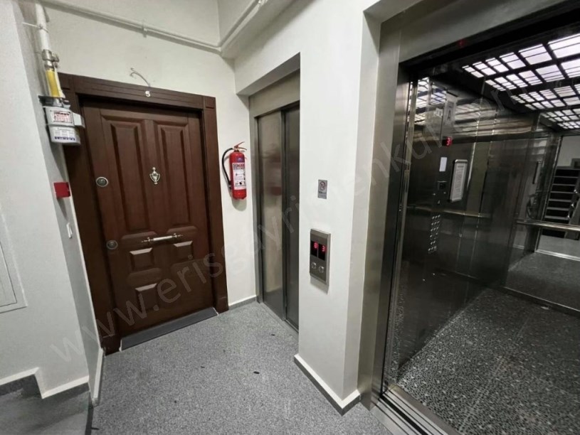 İSTANBUL KADIKÖY ATATÜRK CADDESİNDE 6 YILLIK BALKON EBEVEYN BANYO İSKANLI 125 M2 3+1 KOMBİLİ