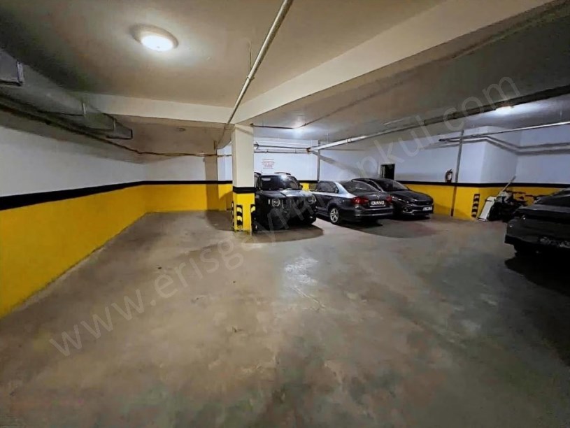 İSTANBUL KADIKÖY ATATÜRK CADDESİNDE 6 YILLIK BALKON EBEVEYN BANYO İSKANLI 125 M2 3+1 KOMBİLİ