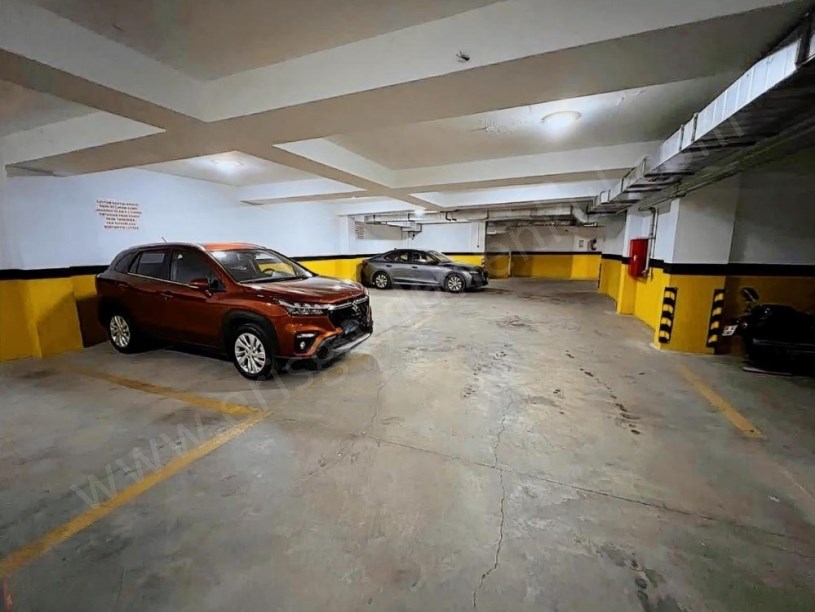 İSTANBUL KADIKÖY ATATÜRK CADDESİNDE 6 YILLIK BALKON EBEVEYN BANYO İSKANLI 125 M2 3+1 KOMBİLİ