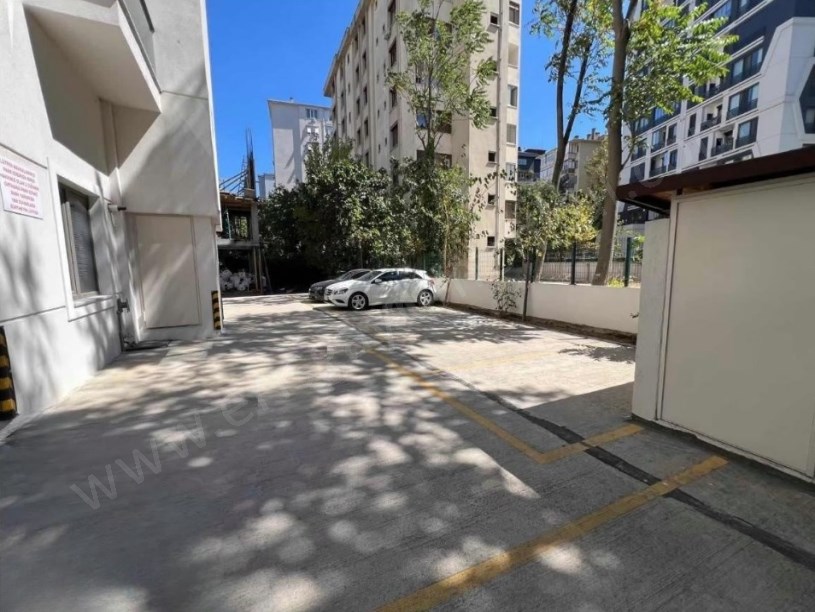 İSTANBUL KADIKÖY ATATÜRK CADDESİNDE 6 YILLIK BALKON EBEVEYN BANYO İSKANLI 125 M2 3+1 KOMBİLİ