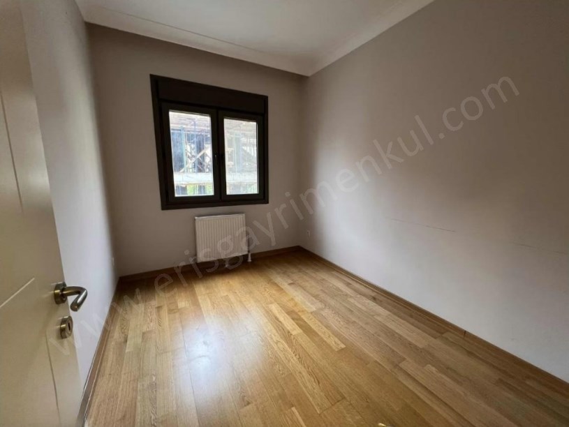 İSTANBUL KADIKÖY ATATÜRK CADDESİNDE 6 YILLIK BALKON EBEVEYN BANYO İSKANLI 125 M2 3+1 KOMBİLİ