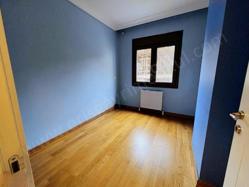 İSTANBUL KADIKÖY ATATÜRK CADDESİNDE 6 YILLIK BALKON EBEVEYN BANYO İSKANLI 125 M2 3+1 KOMBİLİ