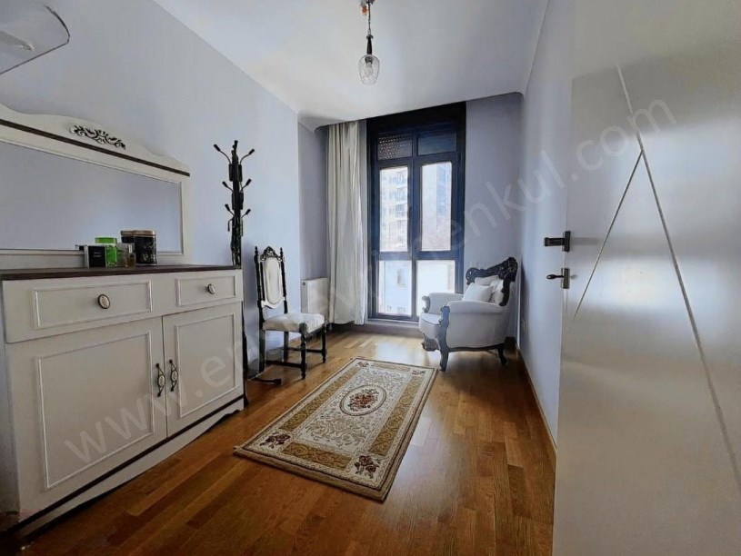 istanbul kadıköy 19 mayıs mah.  Merkezi Konumda İskanlı Ebeveyb Banyo Prestijli Binada 3+1 Satılık