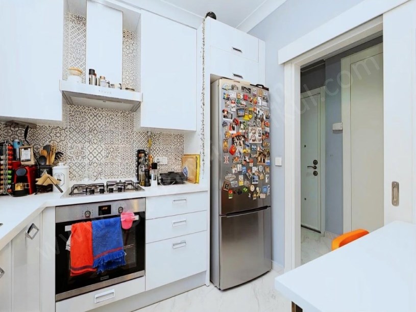 İSTANBUL KADIKÖY  ERENKÖY DE BALKON EBEVEYN BANYO KAT MÜLKİYET TAPULU GENÇ BİNA 3+1 DAİRE