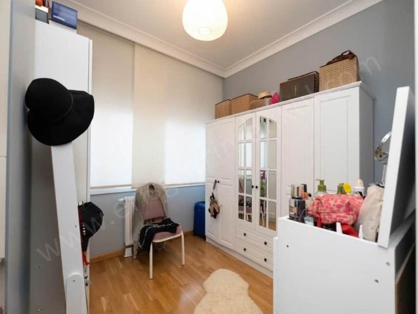 İSTANBUL KADIKÖY  ERENKÖY DE BALKON EBEVEYN BANYO KAT MÜLKİYET TAPULU GENÇ BİNA 3+1 DAİRE