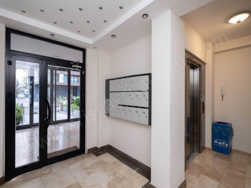 İSTANBUL KADIKÖY  ERENKÖY DE BALKON EBEVEYN BANYO KAT MÜLKİYET TAPULU GENÇ BİNA 3+1 DAİRE