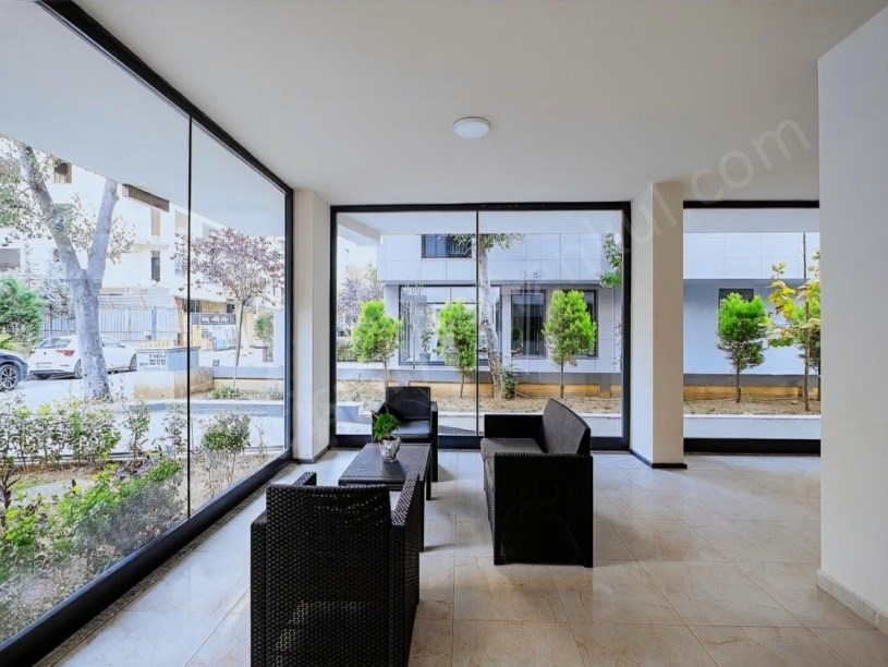 İSTANBUL KADIKÖY  ERENKÖY DE BALKON EBEVEYN BANYO KAT MÜLKİYET TAPULU GENÇ BİNA 3+1 DAİRE