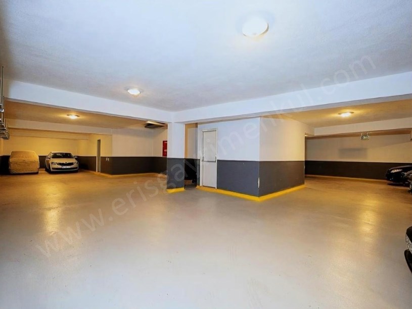 İSTANBUL KADIKÖY  ERENKÖY DE BALKON EBEVEYN BANYO KAT MÜLKİYET TAPULU GENÇ BİNA 3+1 DAİRE