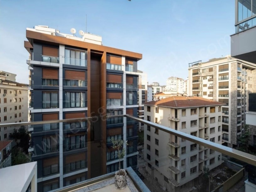 İSTANBUL KADIKÖY  ERENKÖY DE BALKON EBEVEYN BANYO KAT MÜLKİYET TAPULU GENÇ BİNA 3+1 DAİRE