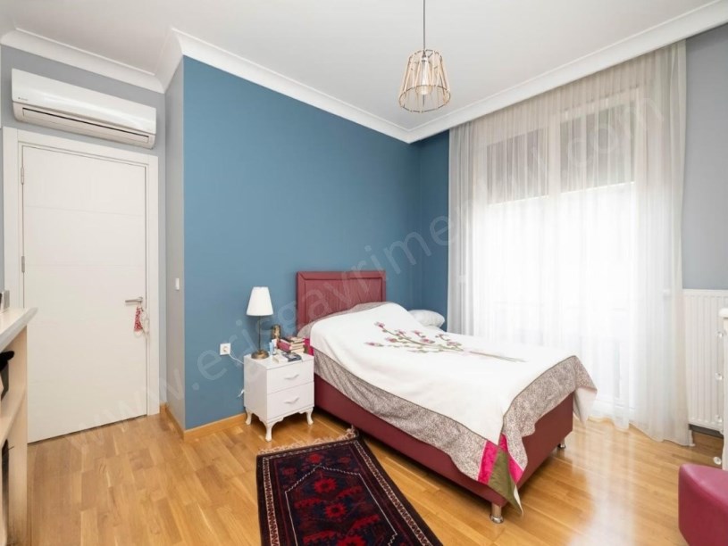 İSTANBUL KADIKÖY  ERENKÖY DE BALKON EBEVEYN BANYO KAT MÜLKİYET TAPULU GENÇ BİNA 3+1 DAİRE