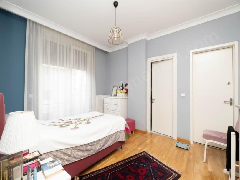 İSTANBUL KADIKÖY  ERENKÖY DE BALKON EBEVEYN BANYO KAT MÜLKİYET TAPULU GENÇ BİNA 3+1 DAİRE