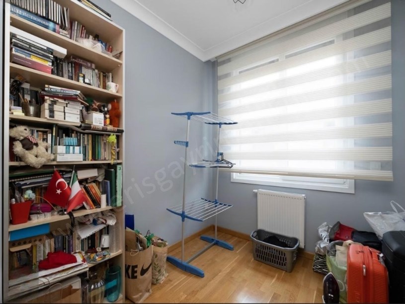 İSTANBUL KADIKÖY  ERENKÖY DE BALKON EBEVEYN BANYO KAT MÜLKİYET TAPULU GENÇ BİNA 3+1 DAİRE