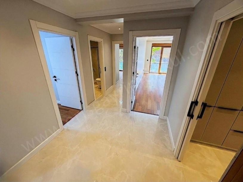 İSTANBUL KADIKÖY BAĞDAT CADDESİNE 2.BİNA BALKONLU İSKAN EBEVEYN BANYOLU 3+1 DAİRE ..