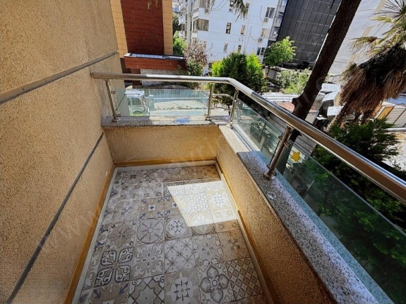 İSTANBUL KADIKÖY BAĞDAT CADDESİNE 2.BİNA BALKONLU İSKAN EBEVEYN BANYOLU 3+1 DAİRE ..