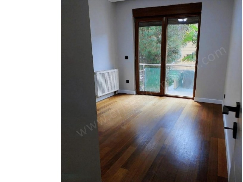 İSTANBUL KADIKÖY BAĞDAT CADDESİNE 2.BİNA BALKONLU İSKAN EBEVEYN BANYOLU 3+1 DAİRE ..