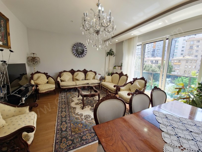 AYŞEKADIN DA İKİ KAT KAPALI OTOPARKLI VE YÜZME HAVUZLU 3+1 DAİRE KADIKÖY İSTANBUL