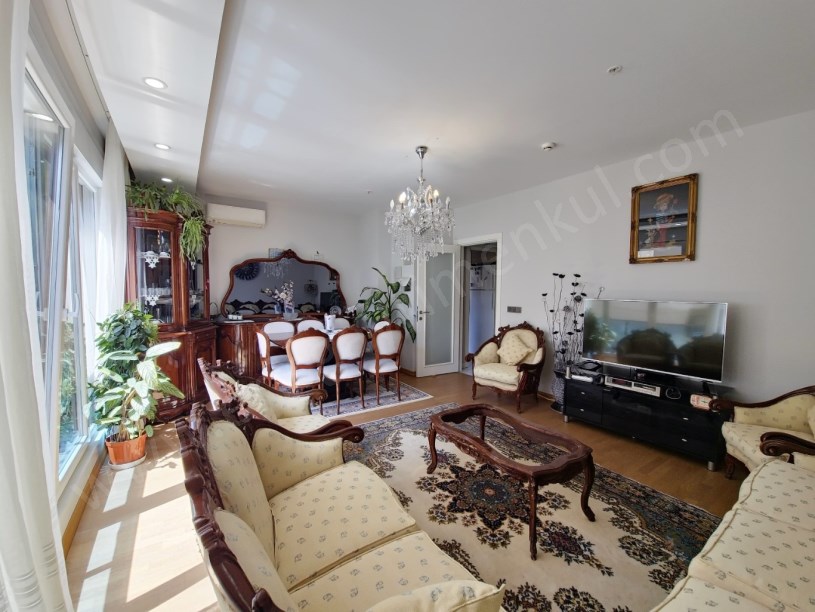 AYŞEKADIN DA İKİ KAT KAPALI OTOPARKLI VE YÜZME HAVUZLU 3+1 DAİRE KADIKÖY İSTANBUL