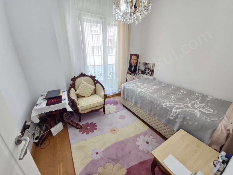 AYŞEKADIN DA İKİ KAT KAPALI OTOPARKLI VE YÜZME HAVUZLU 3+1 DAİRE KADIKÖY İSTANBUL