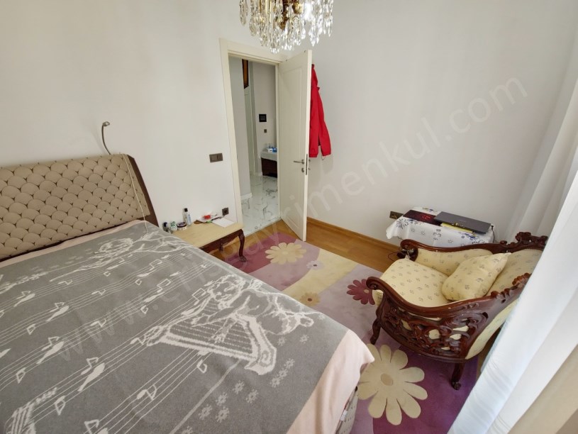 AYŞEKADIN DA İKİ KAT KAPALI OTOPARKLI VE YÜZME HAVUZLU 3+1 DAİRE KADIKÖY İSTANBUL