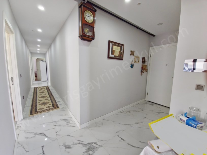 AYŞEKADIN DA İKİ KAT KAPALI OTOPARKLI VE YÜZME HAVUZLU 3+1 DAİRE KADIKÖY İSTANBUL