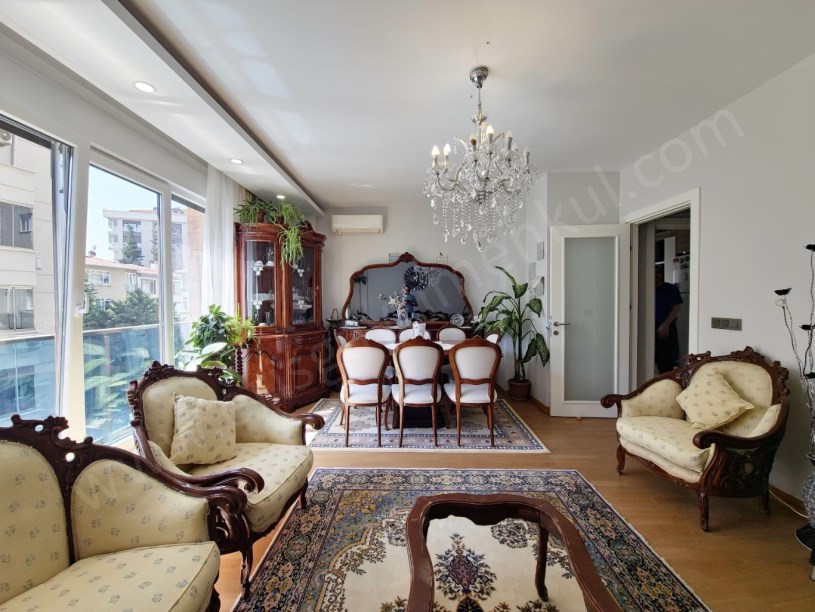 AYŞEKADIN DA İKİ KAT KAPALI OTOPARKLI VE YÜZME HAVUZLU 3+1 DAİRE KADIKÖY İSTANBUL