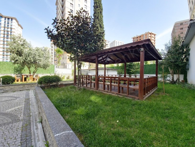 AYŞEKADIN DA İKİ KAT KAPALI OTOPARKLI VE YÜZME HAVUZLU 3+1 DAİRE KADIKÖY İSTANBUL