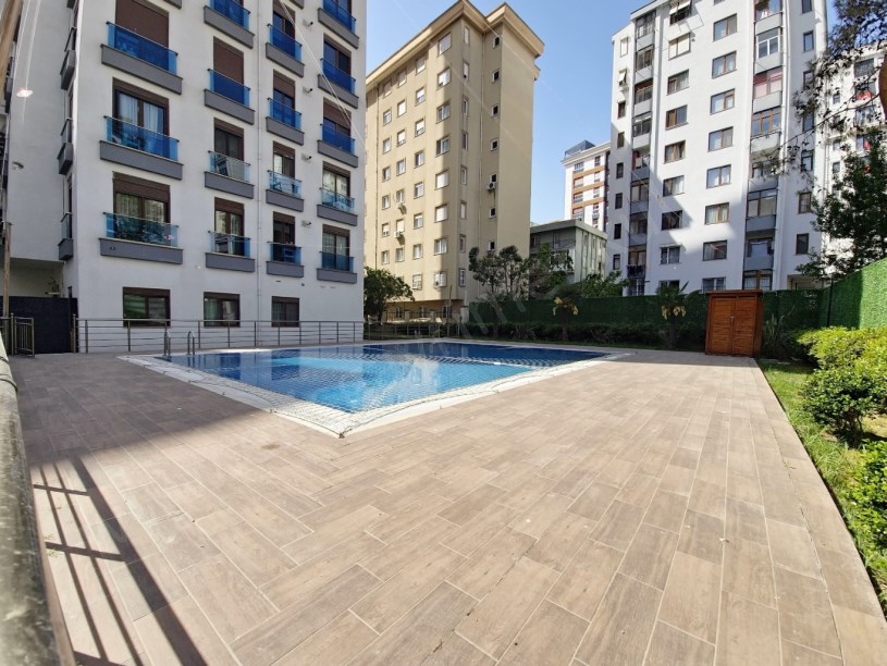 AYŞEKADIN DA İKİ KAT KAPALI OTOPARKLI VE YÜZME HAVUZLU 3+1 DAİRE KADIKÖY İSTANBUL