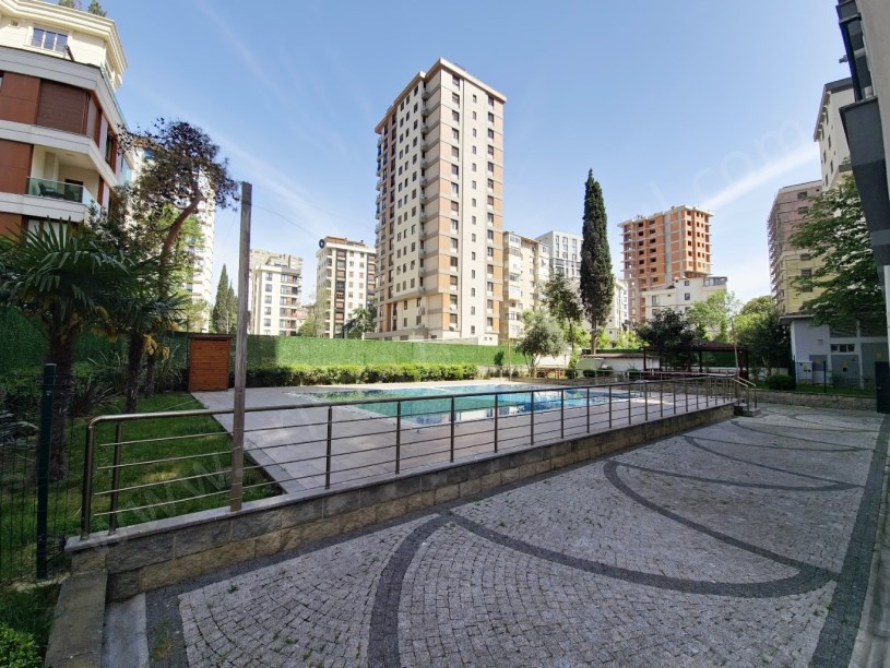AYŞEKADIN DA İKİ KAT KAPALI OTOPARKLI VE YÜZME HAVUZLU 3+1 DAİRE KADIKÖY İSTANBUL