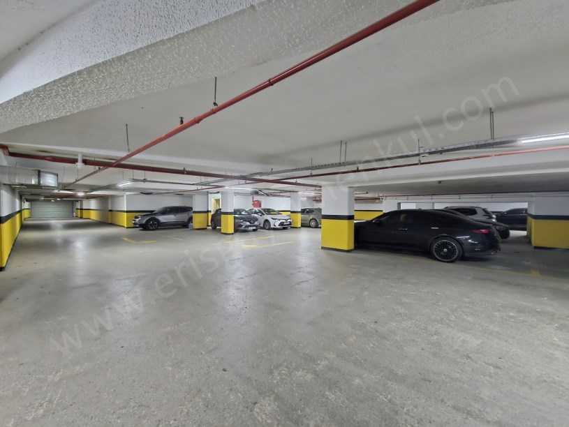 AYŞEKADIN DA İKİ KAT KAPALI OTOPARKLI VE YÜZME HAVUZLU 3+1 DAİRE KADIKÖY İSTANBUL