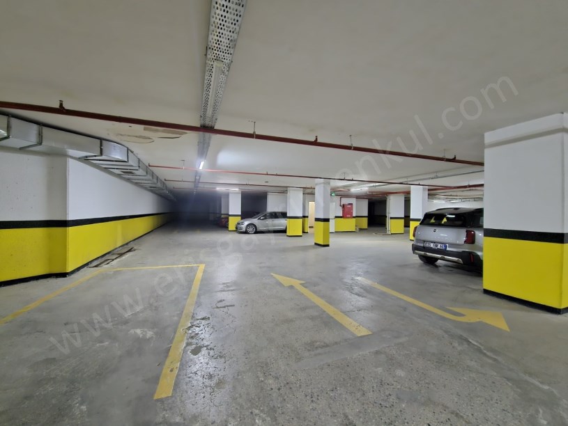 AYŞEKADIN DA İKİ KAT KAPALI OTOPARKLI VE YÜZME HAVUZLU 3+1 DAİRE KADIKÖY İSTANBUL