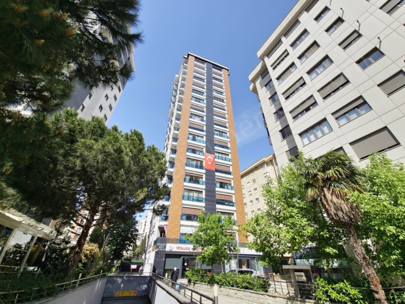 AYŞEKADIN DA İKİ KAT KAPALI OTOPARKLI VE YÜZME HAVUZLU 3+1 DAİRE KADIKÖY İSTANBUL