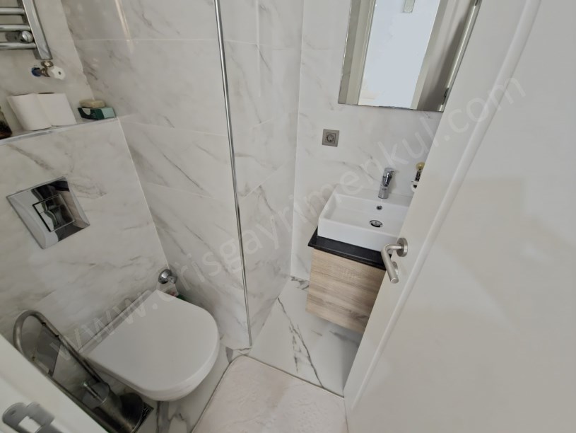 AYŞEKADIN DA İKİ KAT KAPALI OTOPARKLI VE YÜZME HAVUZLU 3+1 DAİRE KADIKÖY İSTANBUL