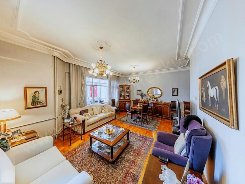 İSTANBUL KADIKÖY KOZYATAĞI YATIRIM İÇİN UYGUN 145 m2 3+1 BALKONLU İSKANLI SATILIK