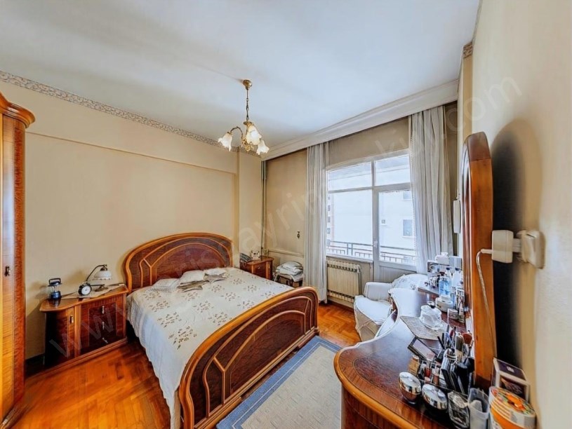 İSTANBUL KADIKÖY KOZYATAĞI YATIRIM İÇİN UYGUN 145 m2 3+1 BALKONLU İSKANLI SATILIK