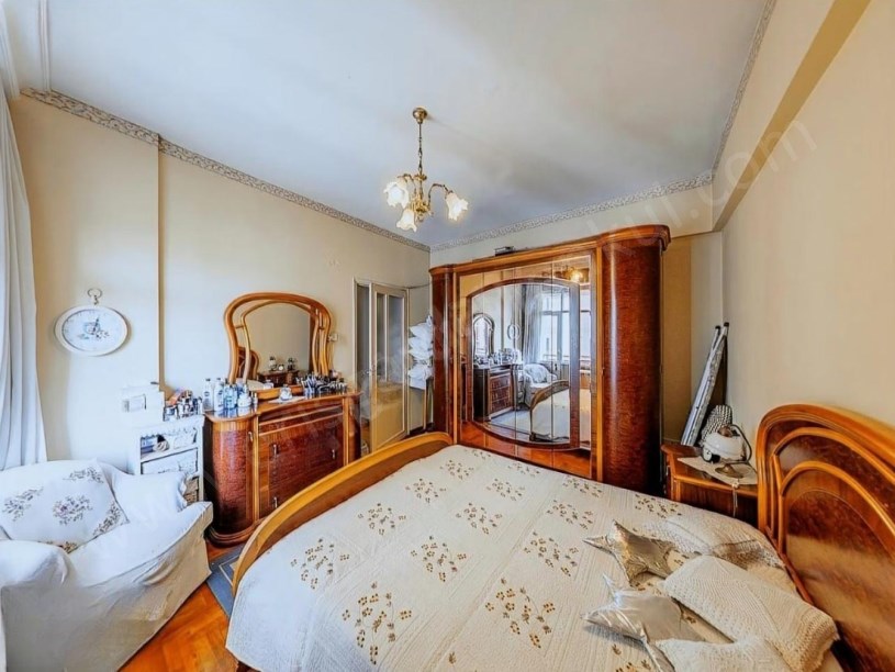 İSTANBUL KADIKÖY KOZYATAĞI YATIRIM İÇİN UYGUN 145 m2 3+1 BALKONLU İSKANLI SATILIK