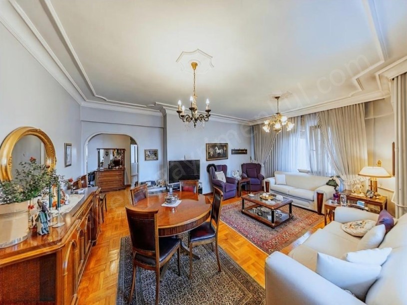 İSTANBUL KADIKÖY KOZYATAĞI YATIRIM İÇİN UYGUN 145 m2 3+1 BALKONLU İSKANLI SATILIK