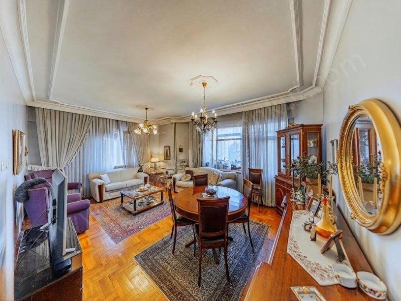 İSTANBUL KADIKÖY KOZYATAĞI YATIRIM İÇİN UYGUN 145 m2 3+1 BALKONLU İSKANLI SATILIK