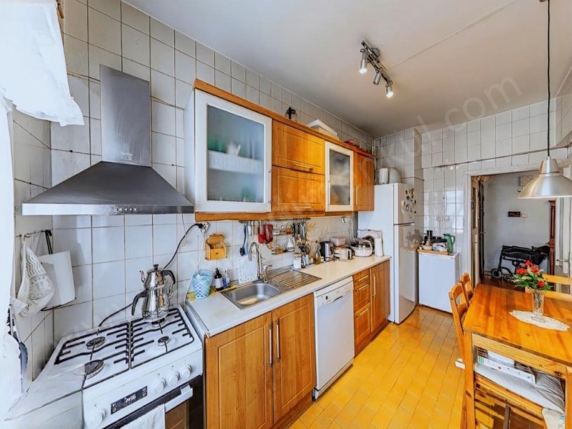 İSTANBUL KADIKÖY KOZYATAĞI YATIRIM İÇİN UYGUN 145 m2 3+1 BALKONLU İSKANLI SATILIK