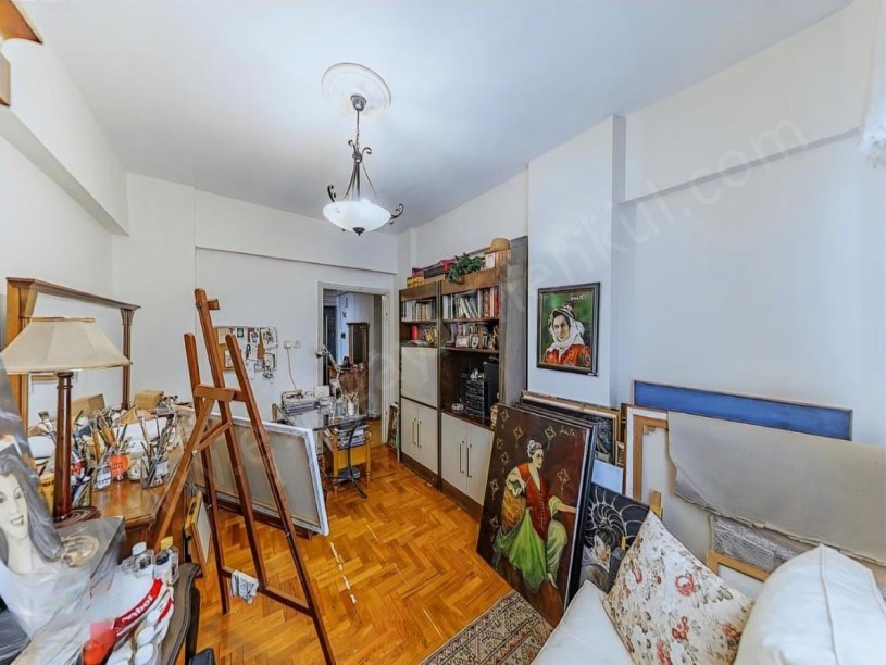 İSTANBUL KADIKÖY KOZYATAĞI YATIRIM İÇİN UYGUN 145 m2 3+1 BALKONLU İSKANLI SATILIK