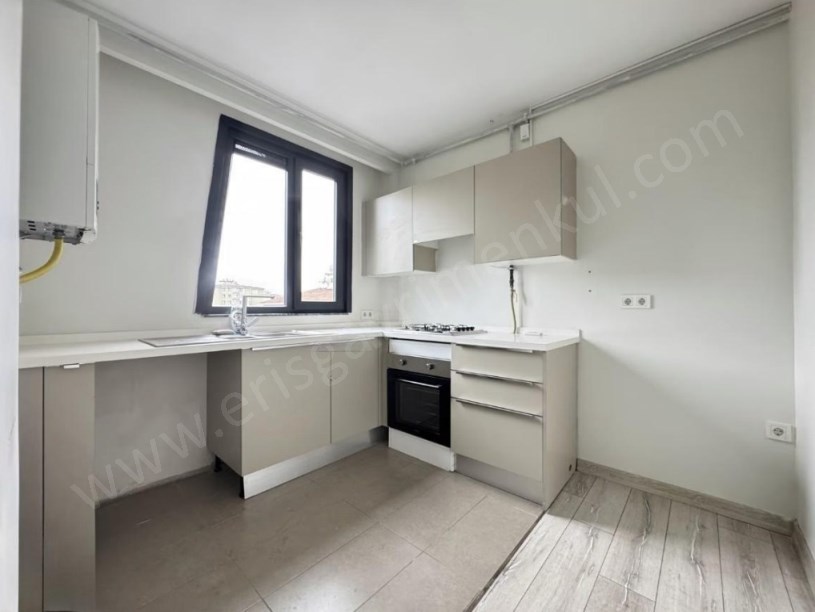 iİSTANBUL KADIKÖY KOZYATAĞINDA PRESTİJLİ BİNADA BOŞ SIFIR 75M2 SATILIK FERAH 2+1..