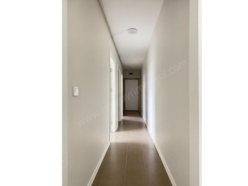 iİSTANBUL KADIKÖY KOZYATAĞINDA PRESTİJLİ BİNADA BOŞ SIFIR 75M2 SATILIK FERAH 2+1..