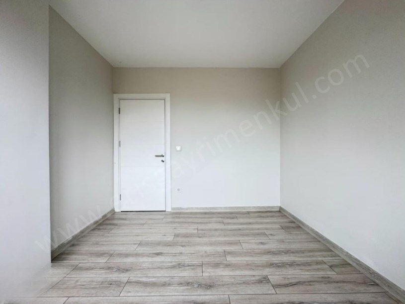 iİSTANBUL KADIKÖY KOZYATAĞINDA PRESTİJLİ BİNADA BOŞ SIFIR 75M2 SATILIK FERAH 2+1..