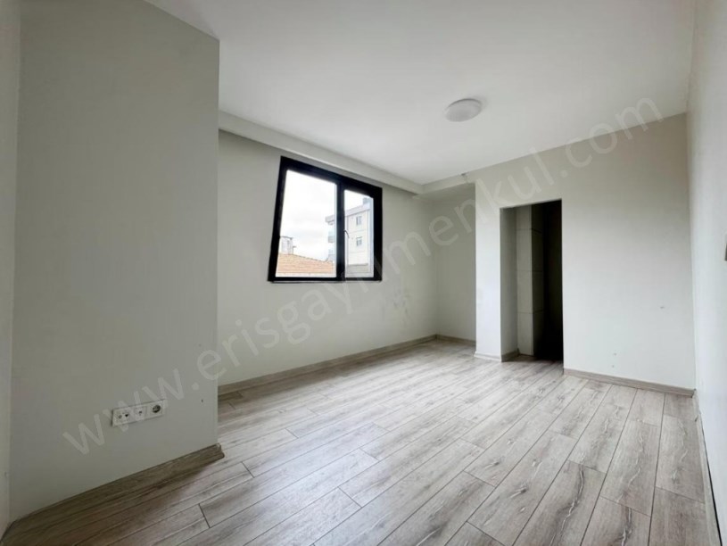 iİSTANBUL KADIKÖY KOZYATAĞINDA PRESTİJLİ BİNADA BOŞ SIFIR 75M2 SATILIK FERAH 2+1..
