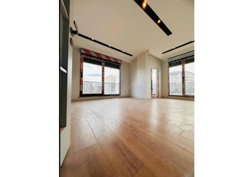 İSTANBUL KADIKÖY Erenköy de Prestijli Yeni Bina135m2 3+1 Balkonlu Arakat Satılık