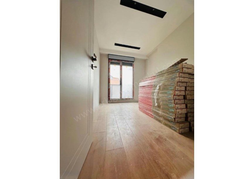 İSTANBUL KADIKÖY Erenköy de Prestijli Yeni Bina135m2 3+1 Balkonlu Arakat Satılık