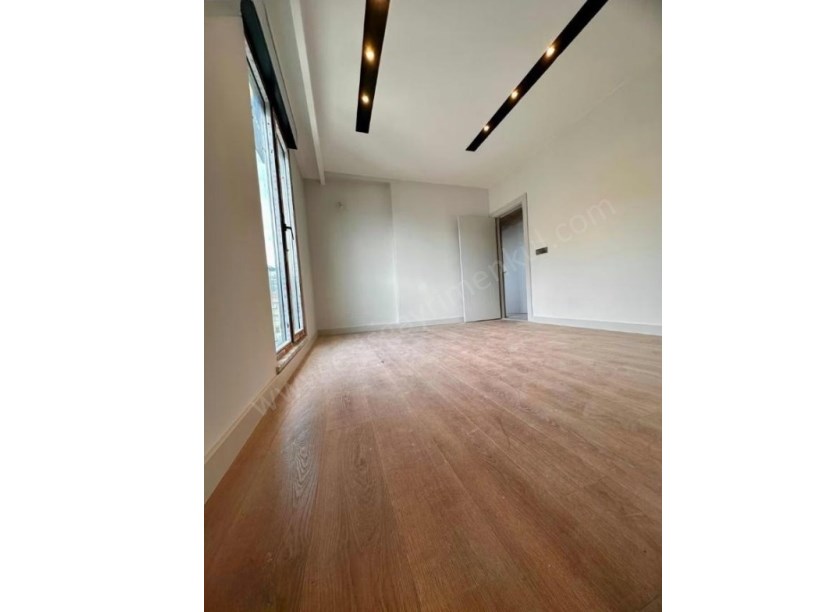 İSTANBUL KADIKÖY Erenköy de Prestijli Yeni Bina135m2 3+1 Balkonlu Arakat Satılık