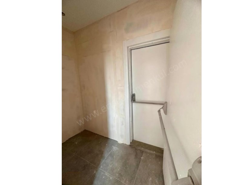 İSTANBUL KADIKÖY Erenköy de Prestijli Yeni Bina135m2 3+1 Balkonlu Arakat Satılık