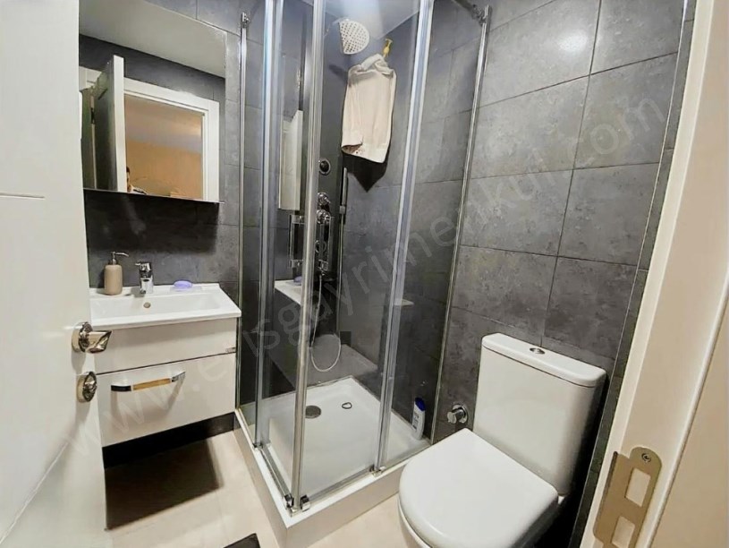 İSTANBUL KADIKÖY ERENKÖYDE ETHEMEFENDİYE 5.BİNADA 140 M2 EBEVEYNLİ LÜX 3+1 DAİRE