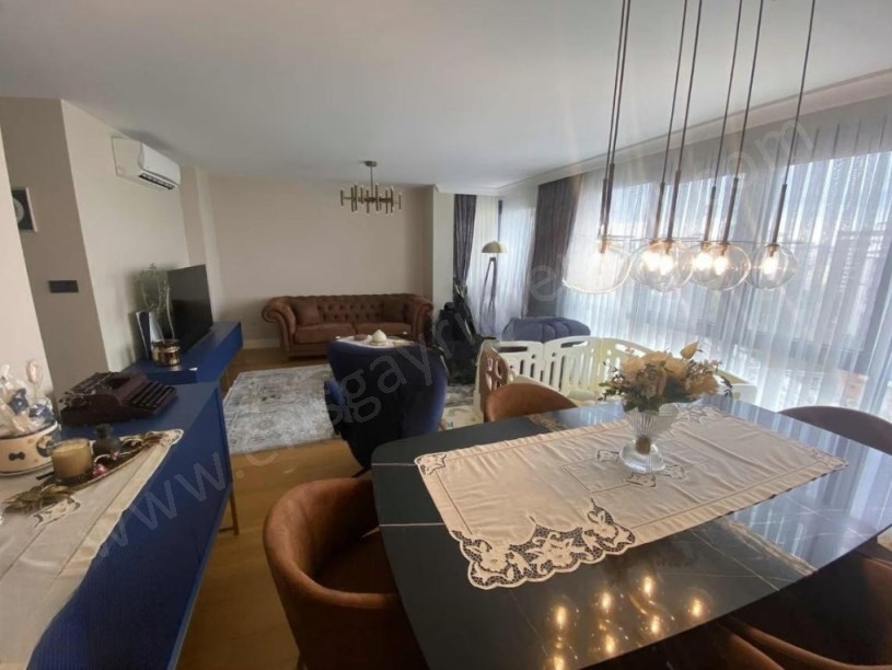 İSTANBUL KADIKÖY ERENKÖYDE ETHEMEFENDİYE 5.BİNADA 140 M2 EBEVEYNLİ LÜX 3+1 DAİRE