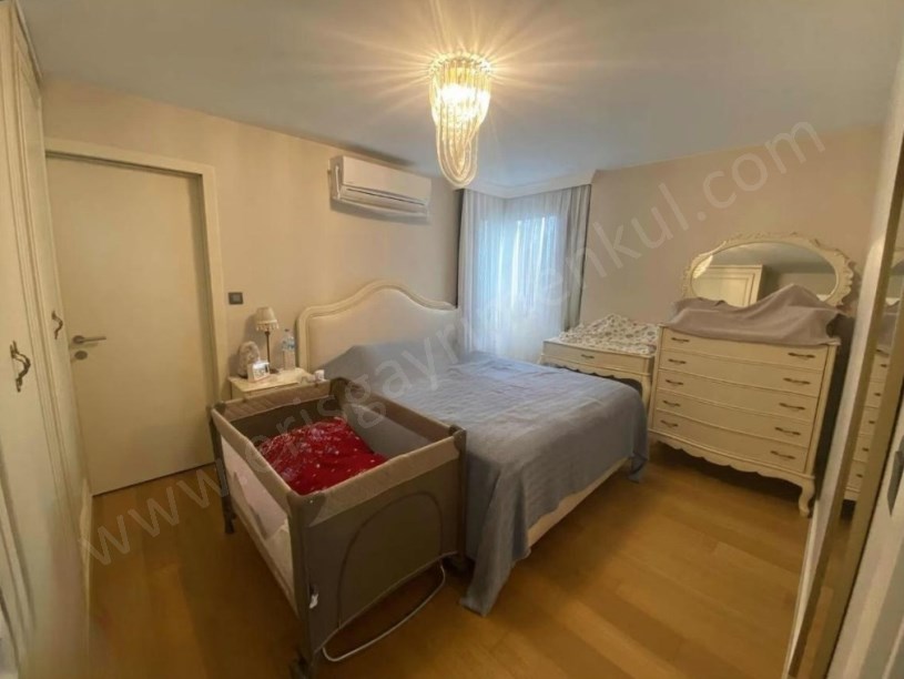 İSTANBUL KADIKÖY ERENKÖYDE ETHEMEFENDİYE 5.BİNADA 140 M2 EBEVEYNLİ LÜX 3+1 DAİRE